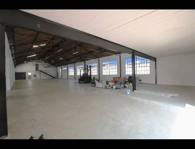 1,683M² FACTORY FOR SALE IN SEBENZA
